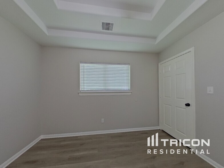 Building Photo - 10457 Royal Andrews Dr