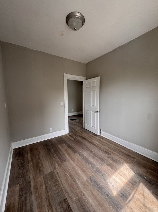 Building Photo - 821 Heaton St