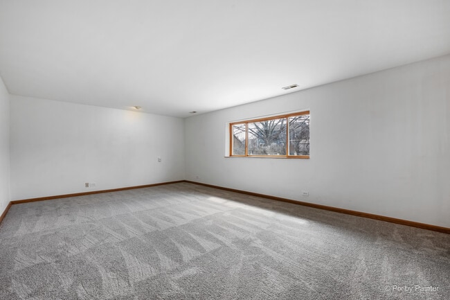 Building Photo - 2083 Maplewood Cir