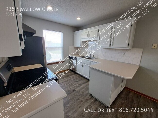 Building Photo - 935 Swallow Cir