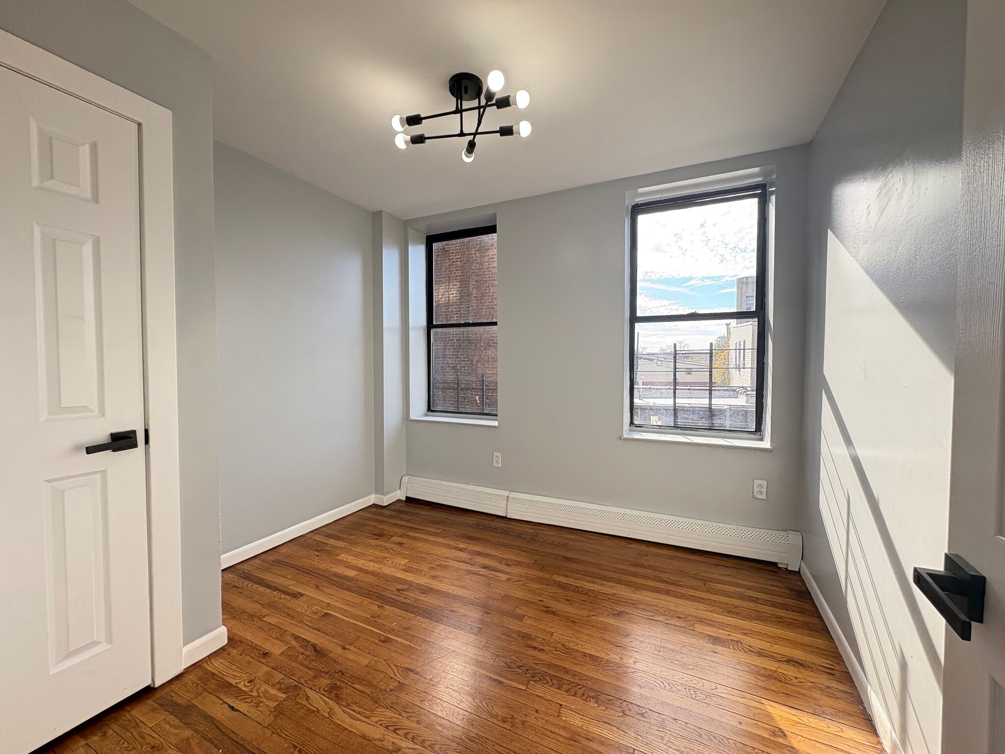 117 Wade St 2F - 124 Wade St