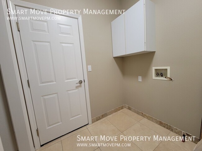 Building Photo - 1096 N Glenabby Pl