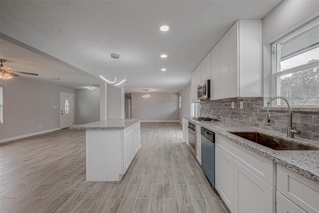 Building Photo - 300 Lane Dr