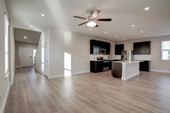 Building Photo - 135 Living Reef Dr