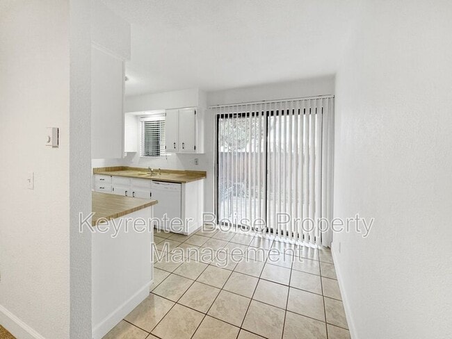 Building Photo - 7066 W Colehaven Ln