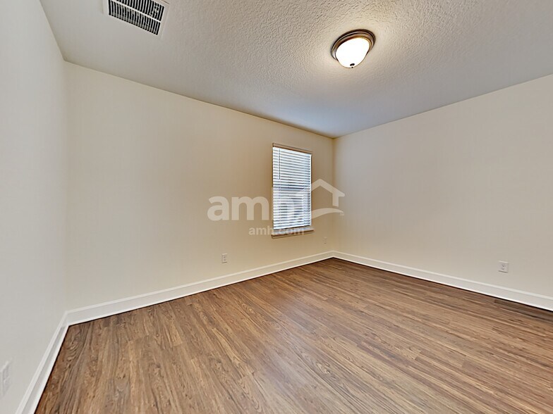 Building Photo - 8674 Highfield Ave