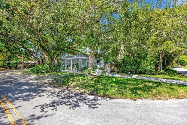 Building Photo - 5023 SW 59th Ave