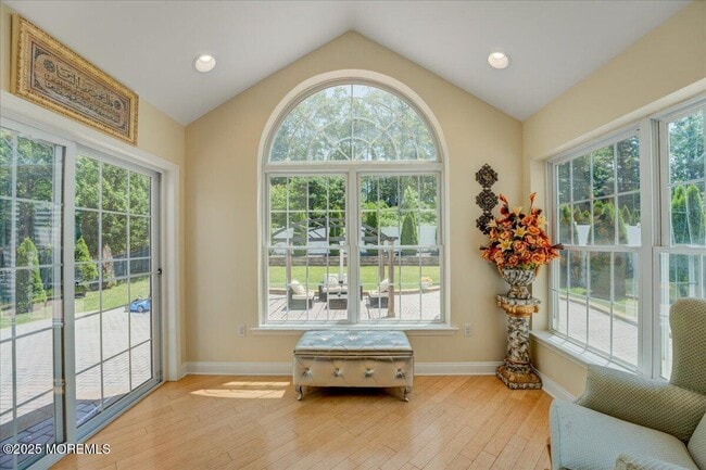 Building Photo - 11 Rockspray Ct