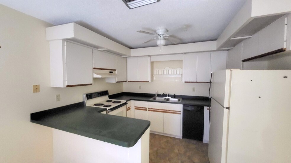 Building Photo - 3535 Bahia Vista St