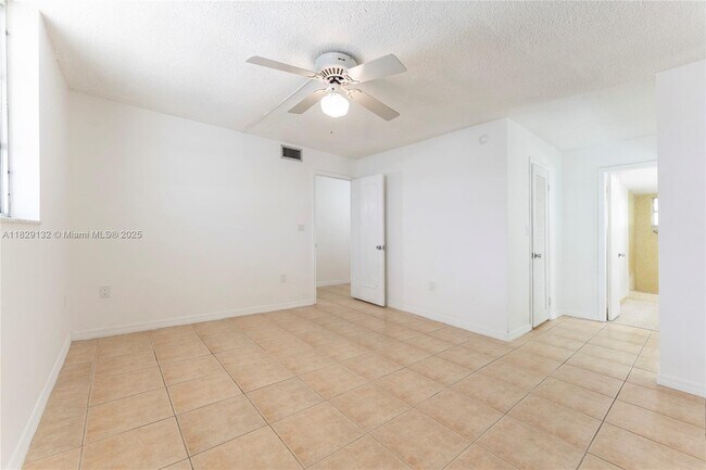 Building Photo - 3551 NE 169th St