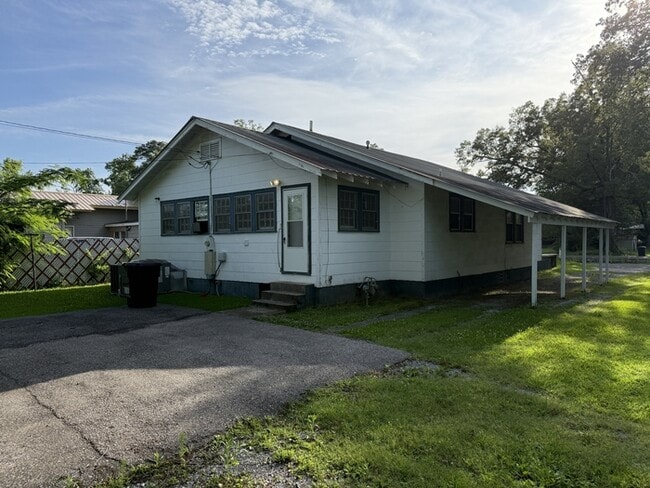 Building Photo - 421 N 34th St