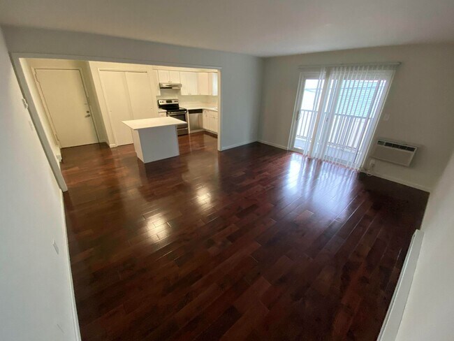Interior Photo - 404 5th Ave