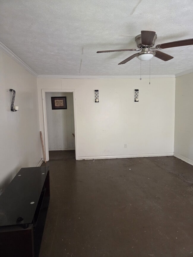 Building Photo - 304 Lawrence Rd