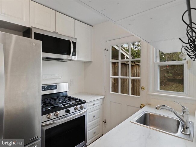 Building Photo - 2614 Jefferson Dr