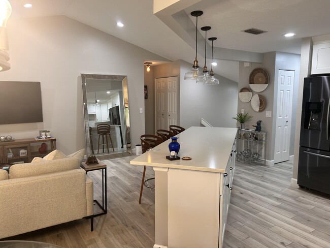Building Photo - 5710 Coach House Cir