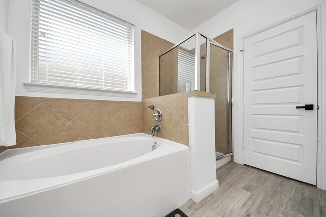 Building Photo - 8111 Fairfield Mnr Wy