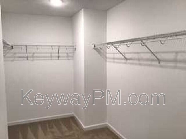 Building Photo - 3060 Lobella Dr