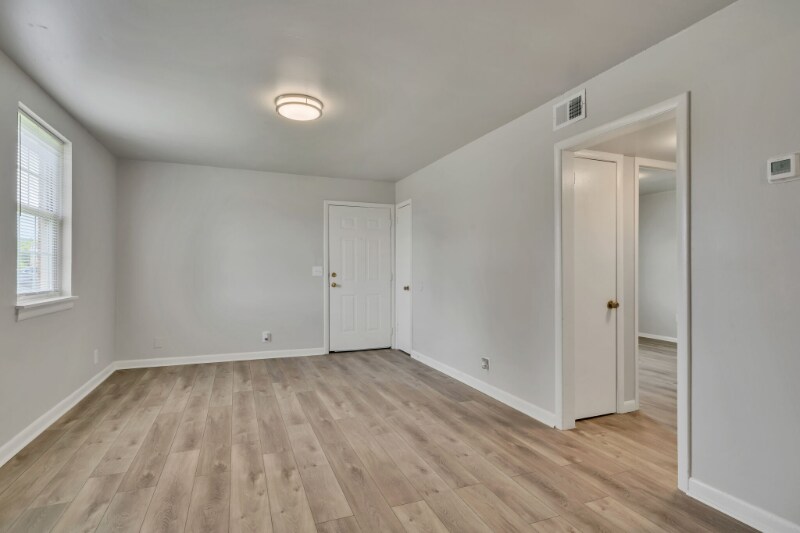 Building Photo - 100 Old Trail Ct