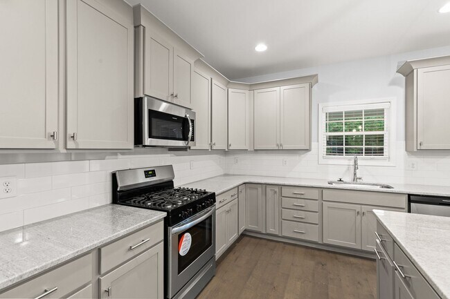 Building Photo - Wyndham Village For Rent!