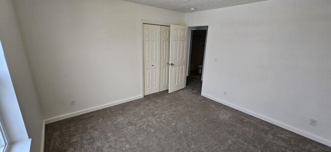 Building Photo - 400 Par Ave