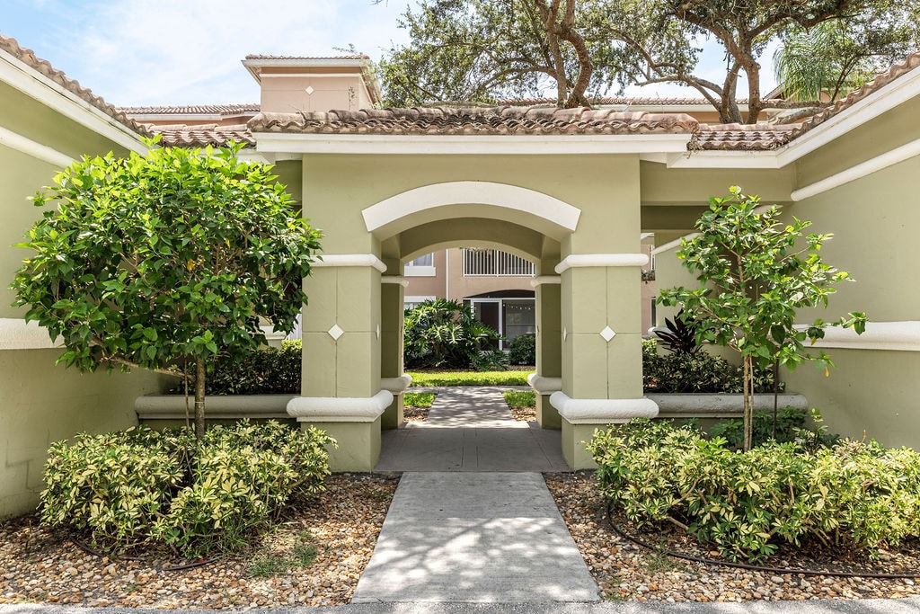 Building Photo - 5060 Fairways Cir
