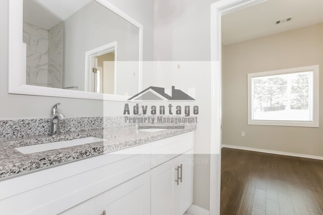 Building Photo - 1536 Montreat Ave SW