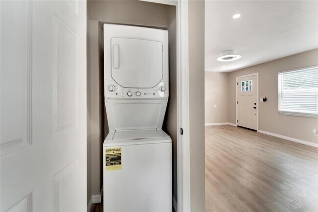 Building Photo - 1462 Cleveland St