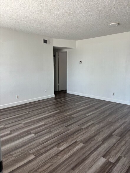 Building Photo - 3307 E Fairmont Ave