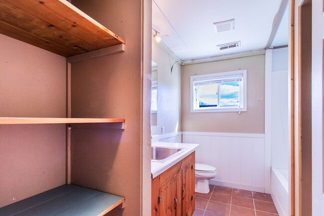 Building Photo - Downtown Apartment