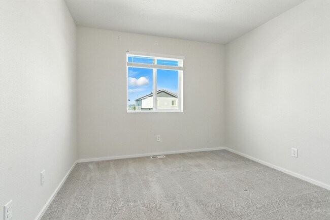 Building Photo - Beautifully Maintained Home in Coveted HOA...