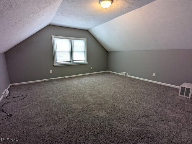 Building Photo - 16401 Home Ave