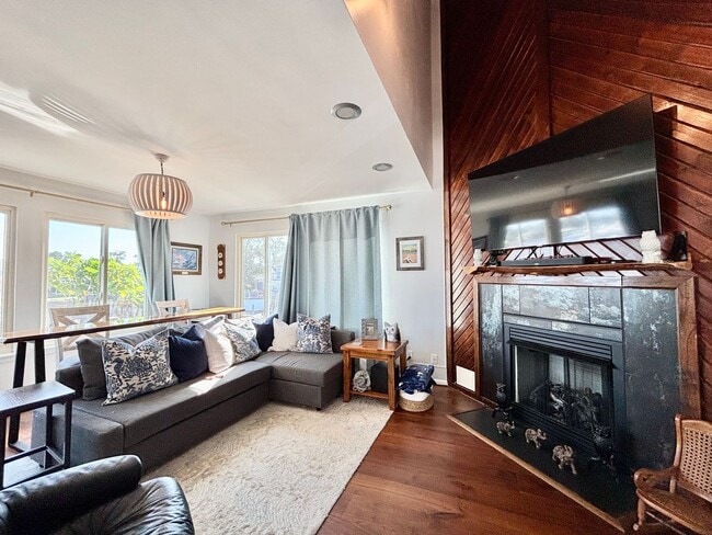 Building Photo - Stunning Virginia Beach Condo with Waterfr...