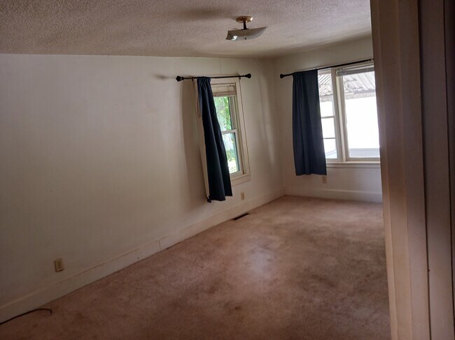 Building Photo - 302 Colegate Dr