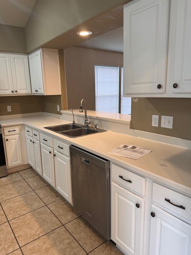 Building Photo - 2186 Heathrow Dr