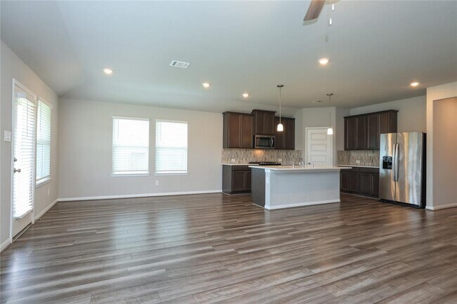 Building Photo - 2127 Cherryvale Dr
