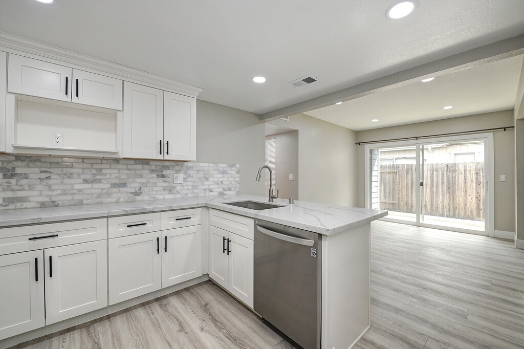 Building Photo - 2432 Camino Garden Way