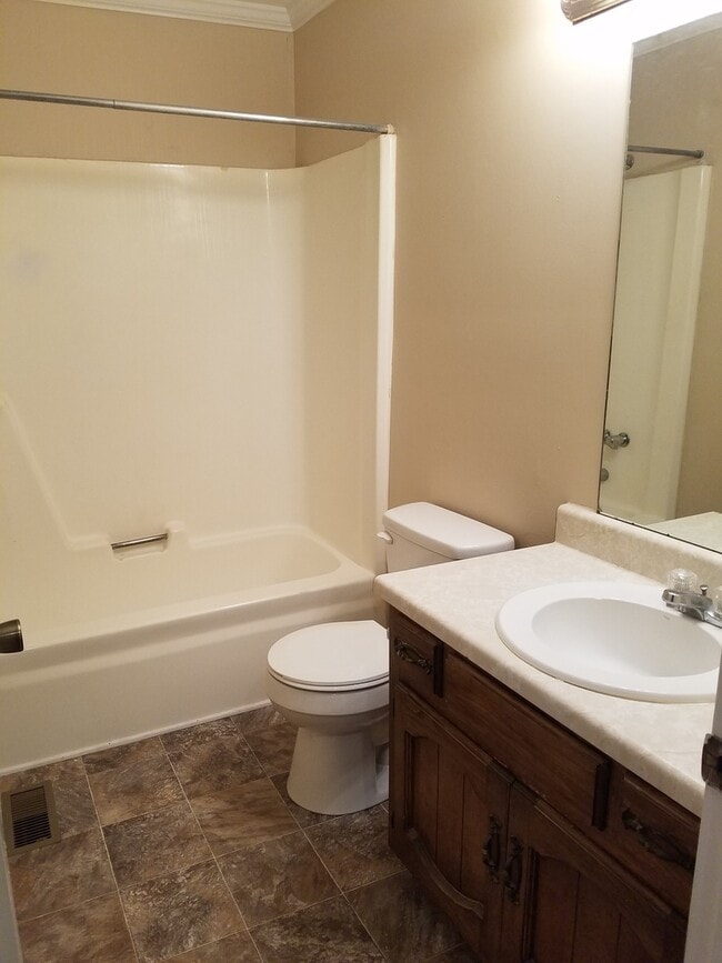 Building Photo - 2563B Carriage Dr