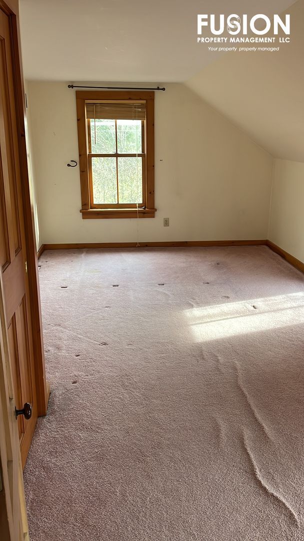 Building Photo - 4 bedroom Vermont Farmhouse with all of th...