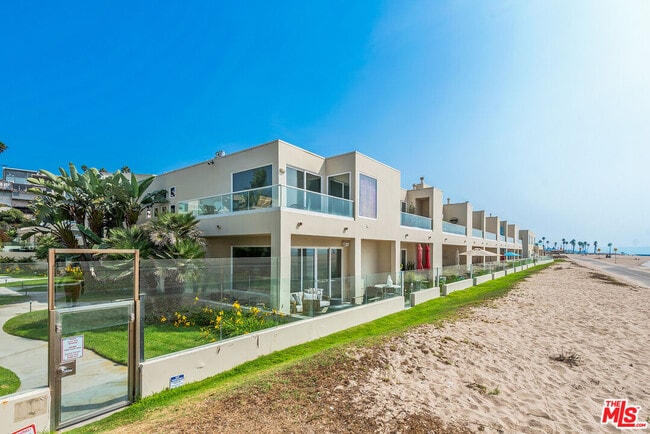 Building Photo - 7301 Vista Del Mar