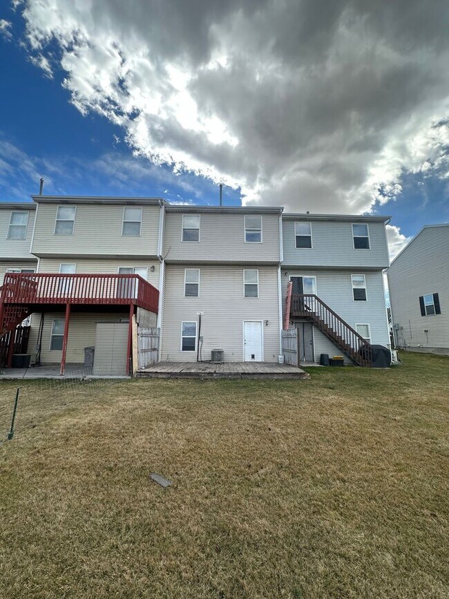 Building Photo - BEAUTIFUL TOWNHOME!!!