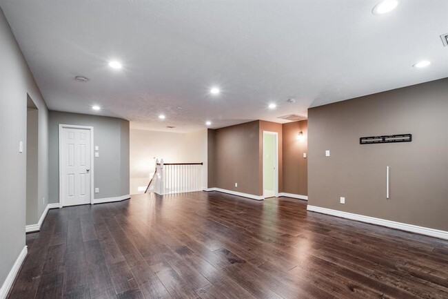 Building Photo - 5914 Shadow Creek Ct