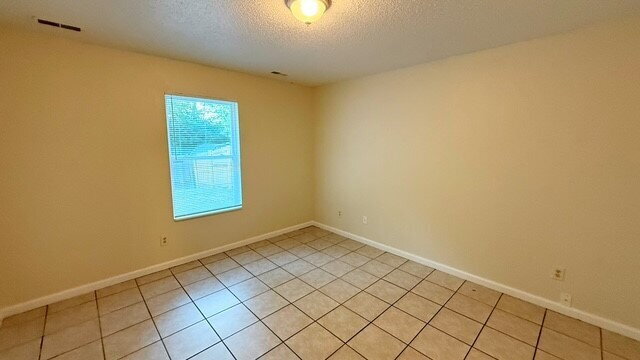 Building Photo - SOUTHEAST - NEWER 2 BEDROOM HOME AVAILABLE NOW!