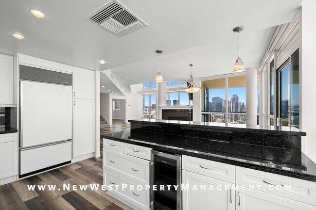 Building Photo - Spectacular Marina District 3-Bedroom Pent...
