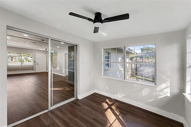 Building Photo - 2169 Dell Ave