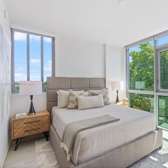 Building Photo - 10281 W Bay Harbor Dr