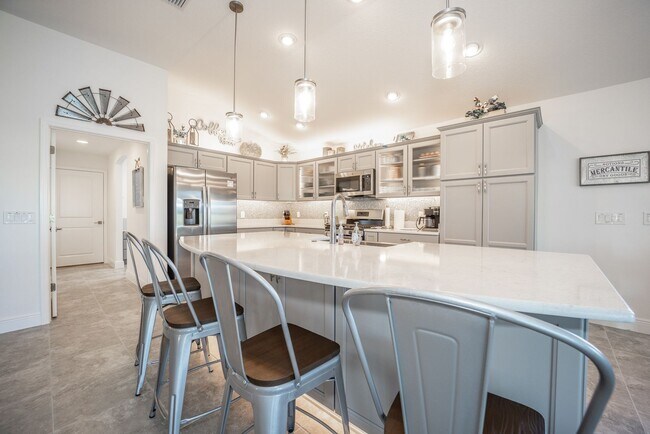 Building Photo - Seasonal 3BR/2BA  with 2-car Garage and PO...