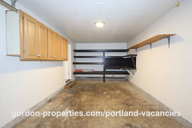 Building Photo - SE 73rd Ave - 3 bedroom townhouse in Mt Scott-Arleta neighborhood