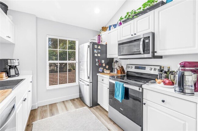 Building Photo - 8350 Wingate Dr