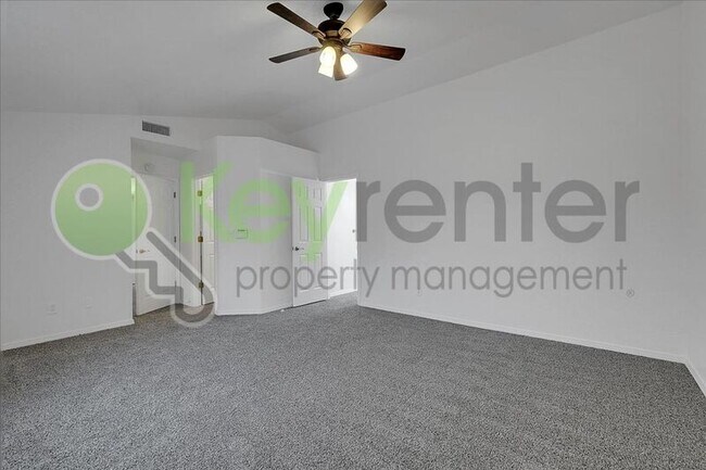 Building Photo - 1330 Kingswood Dr