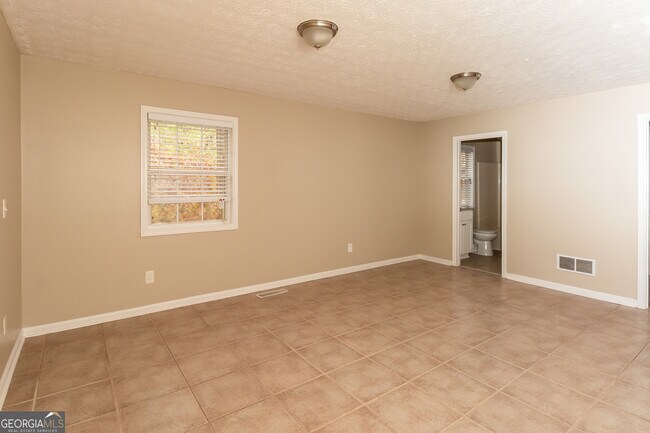 Building Photo - 127 Kingswood Dr